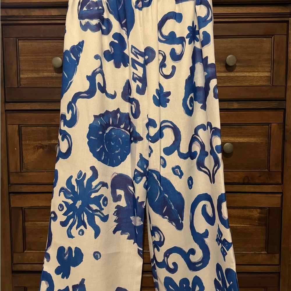 Entro Blue and White Patterned Cropped Pants